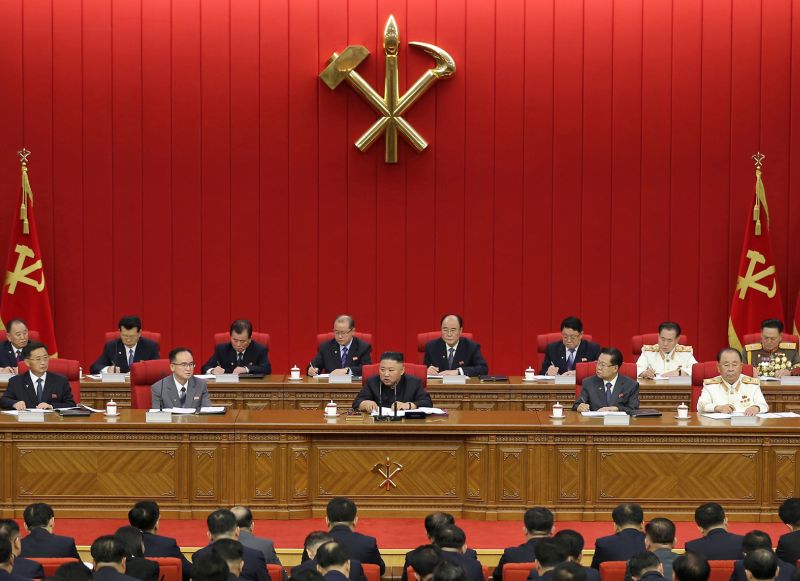 На III Пленуме ЦК ТПК восьмого созыва Ким Чен Ын предлагает включить в задачи политики партии снабжение за счет государства всех детей страны молочными и другими питательными продуктами. Июнь 110 года чучхе (2021).