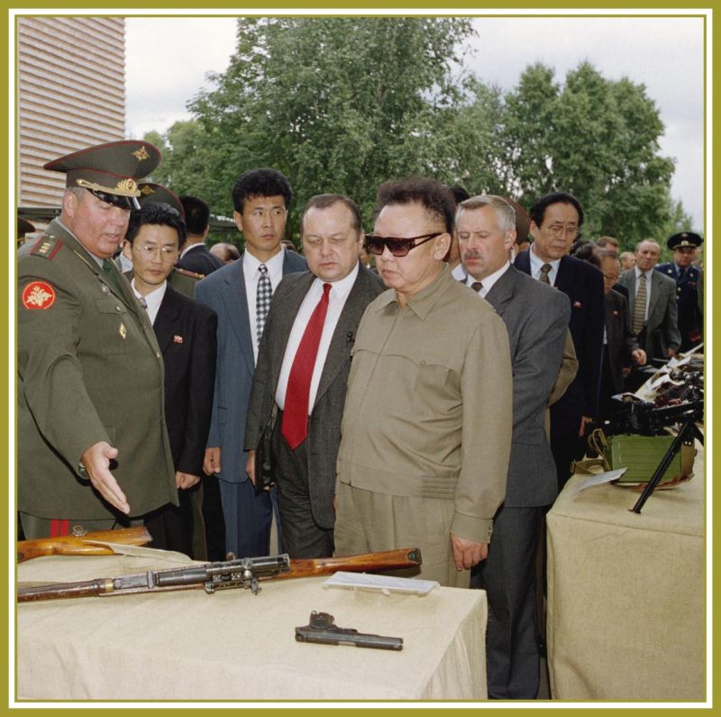 Ким Чен Ир посетил Тихоокеанскую Краснознаменную ордена Кутузова 2 степени дивизию Дальневосточного военного округа