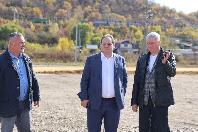 Губернатор ЕАО Ростислав Гольдштейн держит на личном контроле ход реализации проекта «1000 дворов»