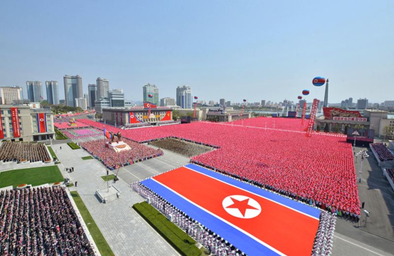 Центральное торжественное заседание и массовая демонстрация жителей Пхеньяна, посвященные 110-летнему юбилею Президента Ким Ир Сена, убедительно показали картину свойственных КНДР единодушия и сплоченности общества