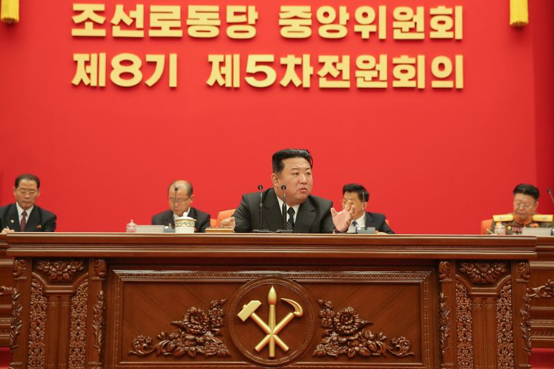 Ким Чен Ын вел расширенное заседание V Пленума ЦК ТПК восьмого созыва. Июнь 111 г. чучхе (2022).