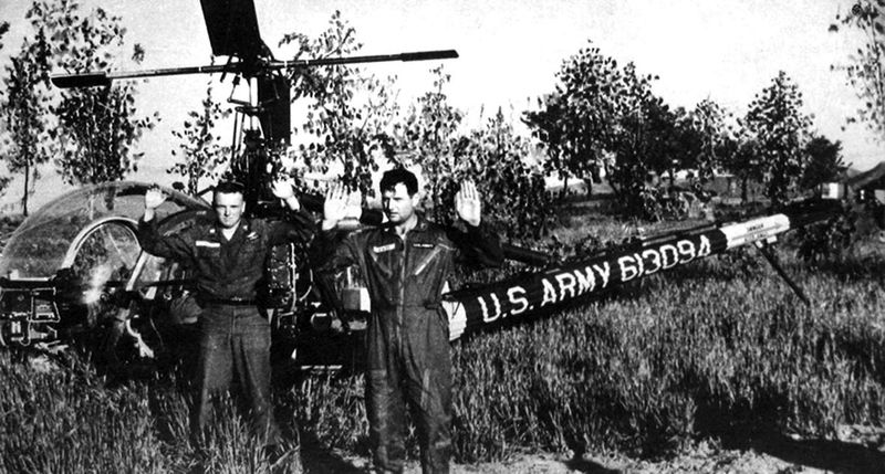 Вертолет американских войск и его экипаж задержаны за шпионаж в воздушном пространстве КНДР. Август 1969 г.
