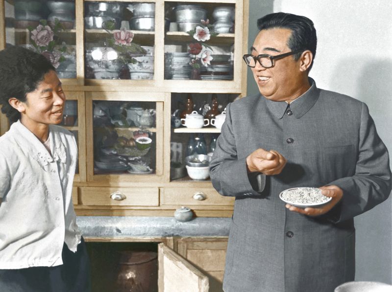 Ким Ир Сен узнает о состоянии жизни семьи рабочего. Июль 69 г.
чучхе (1980).