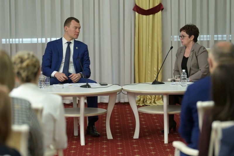 Губернатор Михаил Дегтярев встретился с представителями профсоюзных организаций Хабаровского края.