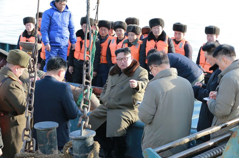 Ким Чен Ын посещает рыбпромхоз восточноморского района. Ноябрь 107 года чучхе (2018).
