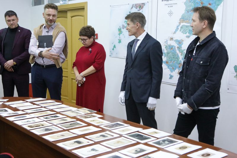 Олег Кожемяко принял участие в передаче уникального архива документов семьи Владимира Арсеньева приморскому музею