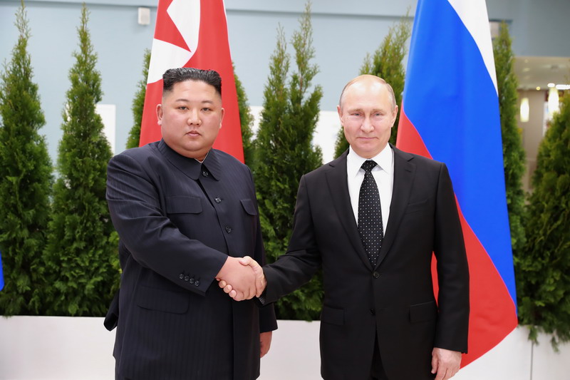 Генеральный секретарь ТПК, Председатель государственных дел КНДР Ким Чен Ын и Президент РФ Владимир Владимирович Путин.