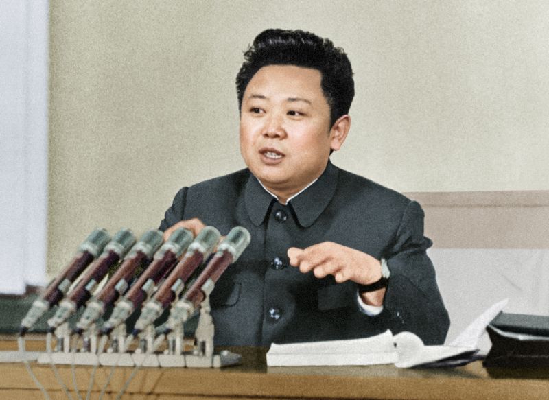 Ким Чен Ир провозглашает программу преобразования всего общества на основе кимирсенизма. Февраль 63 года чучхе (1974).
