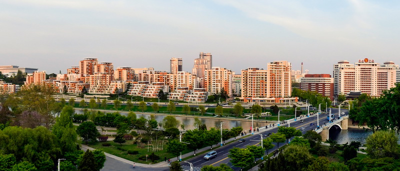 Террасный жилой сектор на набережной реки Потхон.