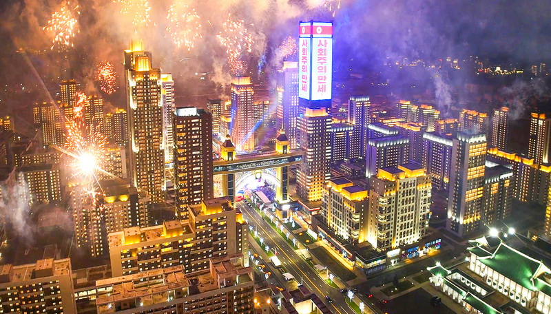 Ночная иллюминация жилых домов на 10 тыс. квартир (3-й очереди) в районе Хвасона.