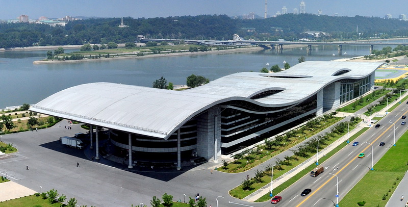 Водно-оздоровительный комплекс «Чхонрювон» и Народный открытый каток «Чхонрю».