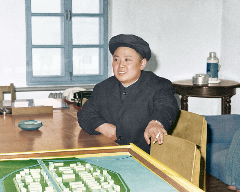 Ким Чен Ир руководит работой партийного комитета уезда Онсон провинции Северный Хамгён. Март 1975 года.