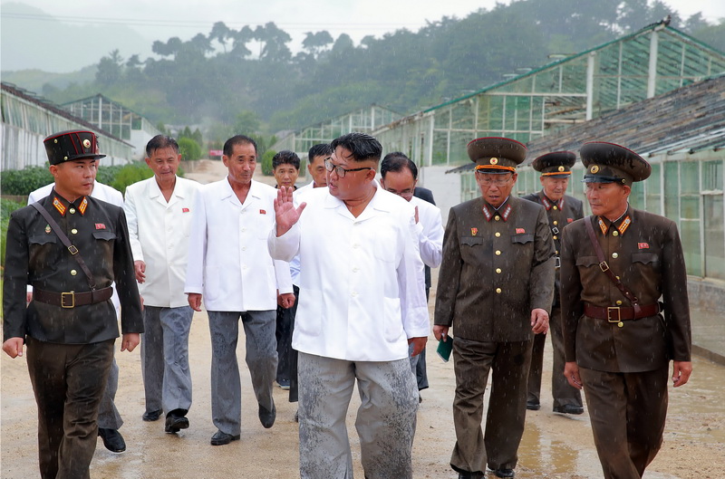 Ким Чен Ын в районе с горячими источниками в уезде Яндок. Август 2018 года.