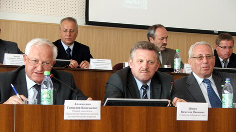 Геннадий Апанасенко, Вячеслав Шпорт, Анатолий Островский (нижний ряд, слева направо)