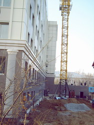 Фасад здания по переулку Казарменный, Хабаровск/ Нажмите, чтобы УВЕЛИЧИТЬ (нажмите, чтобы увеличить)