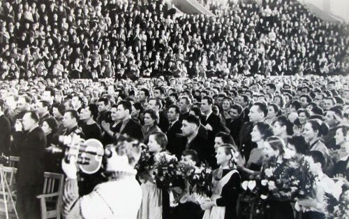 Встреча Ю. Гагарина в Хабаровске, май 1962 г. Фото В. Пильгуева. Перефото С. Балбашов./Нажмите, чтобы УВЕЛИЧИТЬ (нажмите, чтобы увеличить)