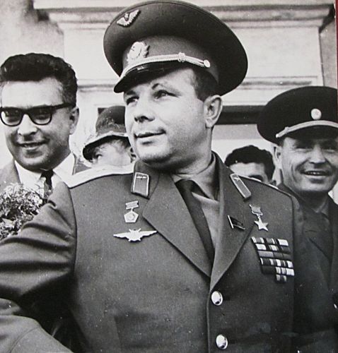 Ю. Гагарин в Хабаровске, июнь 1967 г. Фото В. Пильгуева. Перефото С. Балбашов./Нажмите, чтобы УВЕЛИЧИТЬ (нажмите, чтобы увеличить)