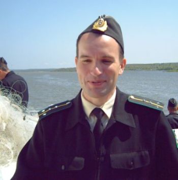 Командир корабля капитан-лейтенант Евгений Затков
