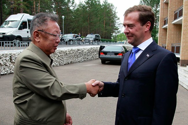 С Председателем Государственного комитета обороны КНДР Ким Чен Иром. Фото ИТАР-ТАСС
