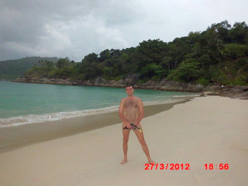 Фотографии с пляжа Freedom Beach в Таиланде. «Мы приехали туда на мокиках в 17 часов и оказались совершенно одни, поэтому купаться решили обнажёнными...» http://artem-samsonov.livejournal.com/37714.html#cutid1