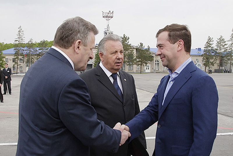 Дмитрий Медведев (крайний справа), Виктор Ишаев (в центре) и Вячеслав Шпорт.